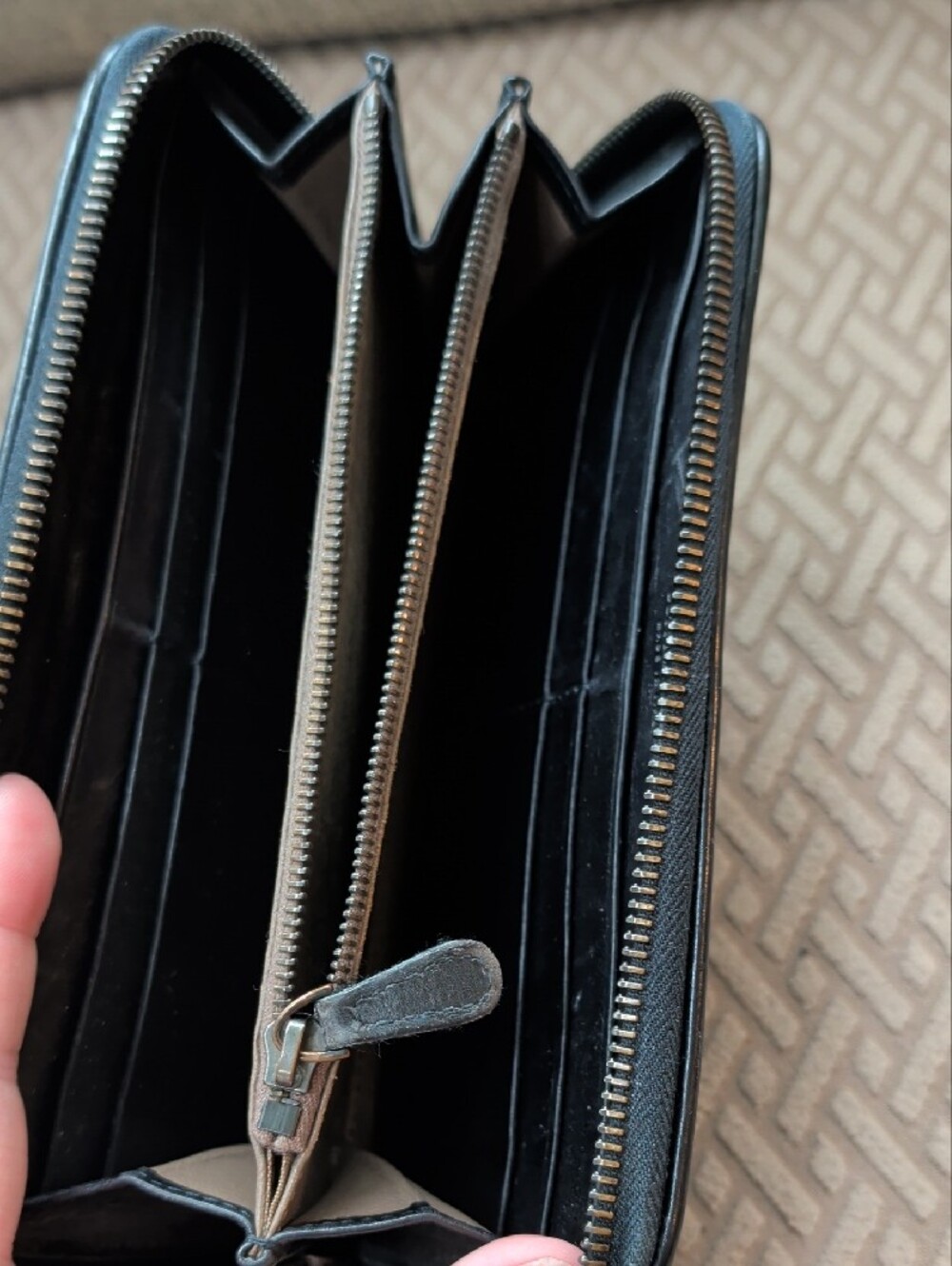 Bottega Veneta Black Intrecciato Leather Zip Wallet W COA - Picture 6 of 11